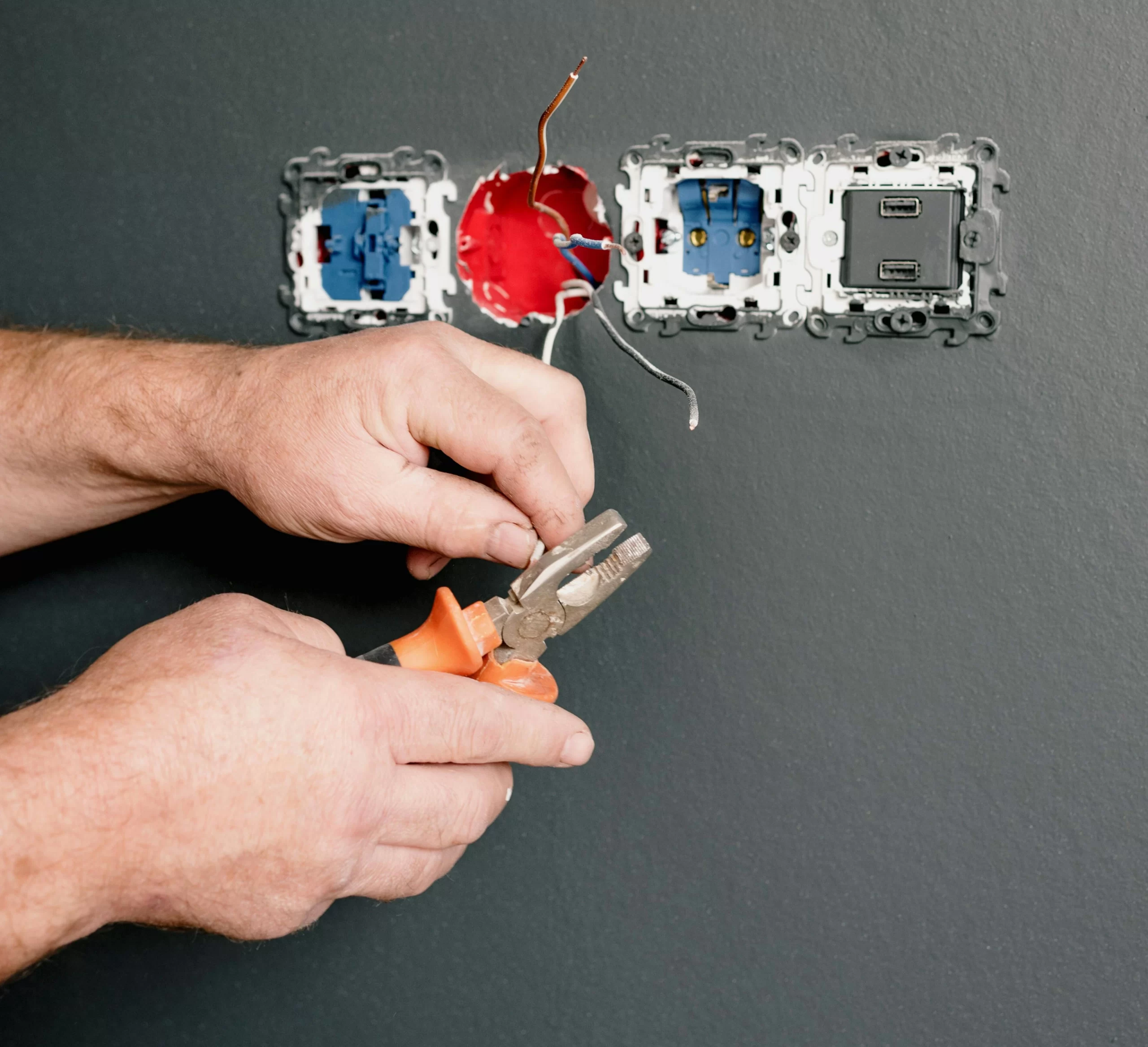 Elektra renovatie stopcontact aansluiten